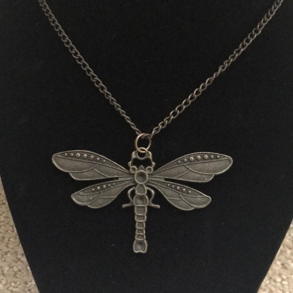 Beautiful long dragonfly necklace - Picture 2 of 6